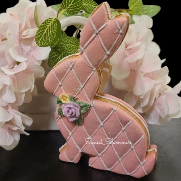 Blue Iced Gingerbread Easter Bunnny Cookie White lattice Resin Figure Decor New - Picture 6 of 7